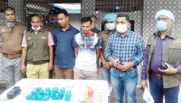 কুমিল্লায় ১৭ হাজার ইয়াবাসহ চিকিৎসক গ্রেপ্তার
