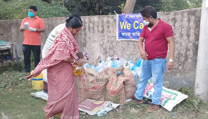 ফরিদপুরে বাড়ি বাড়ি ত্রাণ পৌঁছে দিচ্ছে ২ সংগঠন