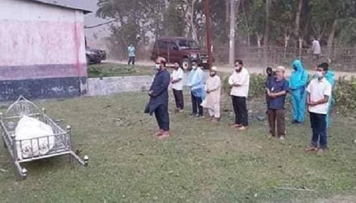করোনার উপসর্গে মৃত্যু, দাফন করলেন ইউএনও-পুলিশ সদস্যরা