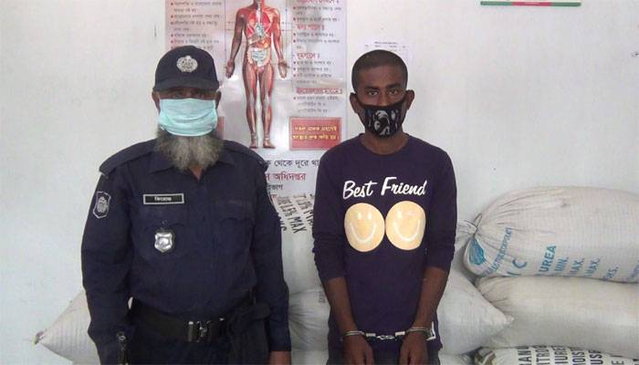 জয়পুরহাটে গরিবের চালসহ যুবক আটক