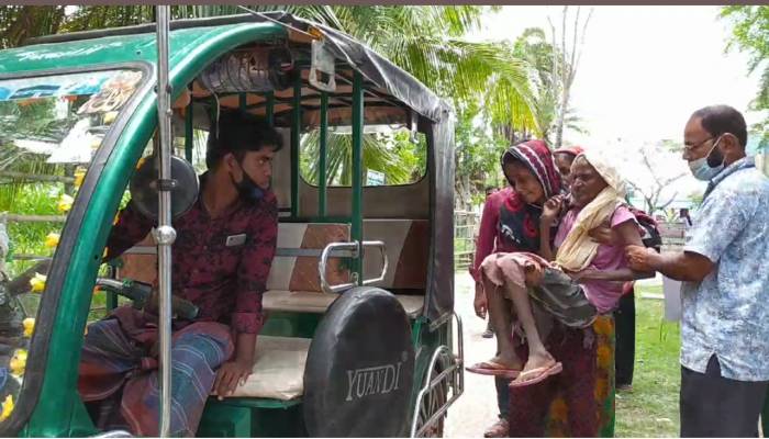 মোংলায় অসুস্থ বৃদ্ধাকে ফেলে গেল কারা!