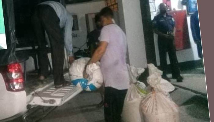 শাহজাদপুরে দুস্থদের চালসহ ডিলার আটক