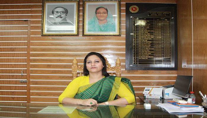 দুস্থের সহায়তায় এক মাসের বেতন ও বৈশাখী ভাতা দিলেন রূপগঞ্জের ইউএনও