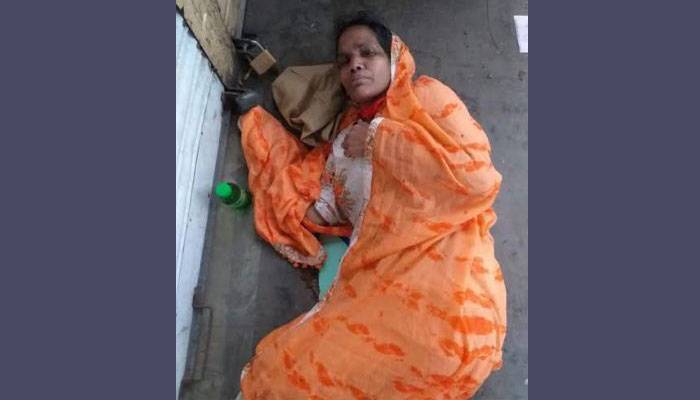 ভাড়ার জন্য বৃদ্ধাকে বাসা থেকে বের করে দিলেন বাড়িওয়ালা