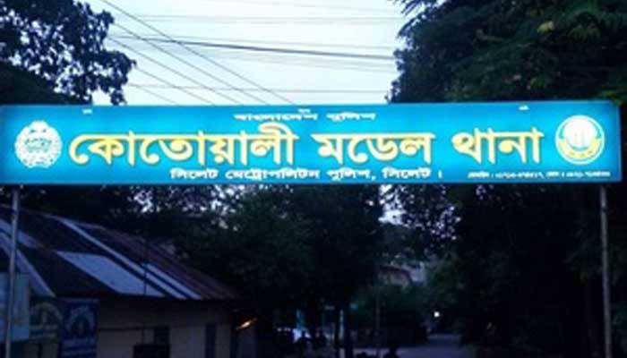 করোনা চিকিৎসা নিয়ে ২ ছাত্রলীগ নেতাকে গণধোলাই, অস্ত্রসহ পুলিশে সোপর্দ