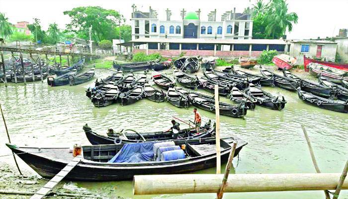 সাম্পানওয়ালাদের দুর্দিন