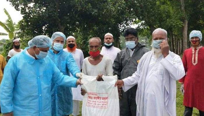গাজীপুরে বিএনপির পক্ষে খাবার বিতরণ