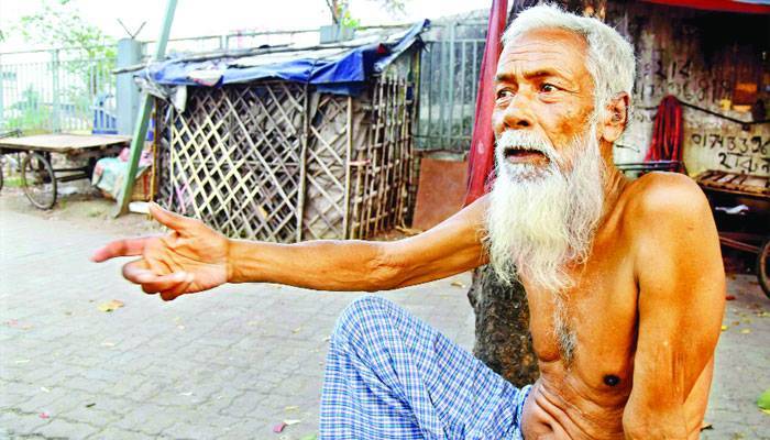 `গরিবের সব দিকে মরণ`