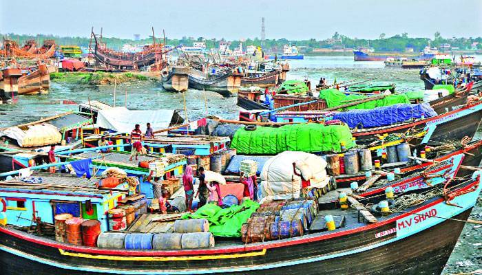 রমজানের পণ্যে সয়লাব চট্টগ্রাম বন্দর