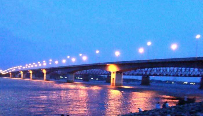 জানাজায় জনস্রোত: ভৈরবের সৈয়দ নজরুল সেতু দিয়ে যান চলাচল বন্ধ