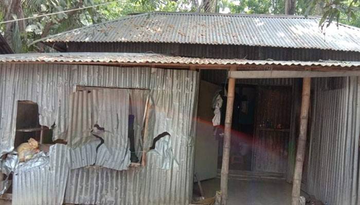 আলফাডাঙ্গায় চাঁদা না দেওয়ায় হিন্দু বাড়িতে হামলা
