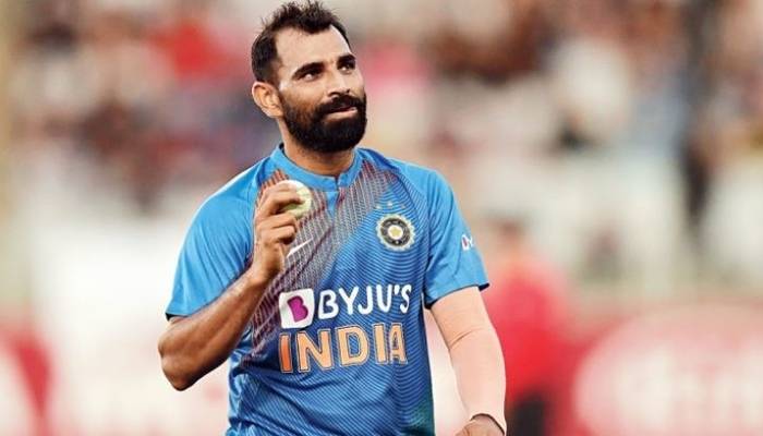 `থুতু দিয়ে বল ঘষার প্রথা বদলাতেই পারে`