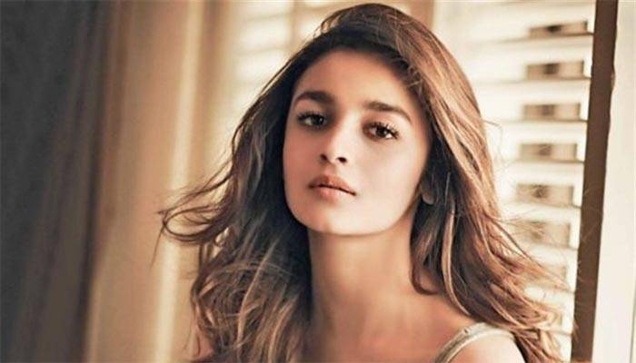 ভেঙে পড়েছেন আলিয়া ভাট