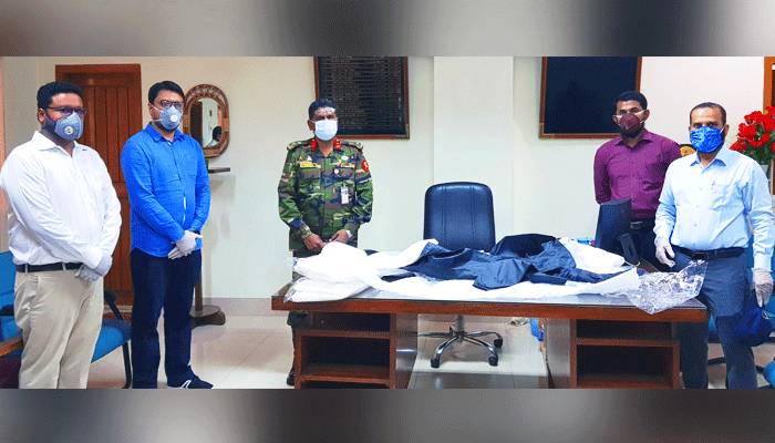 চট্টগ্রামের ৮ হাসপাতালে পিপিই বিতরণ করল বিএসআরএম