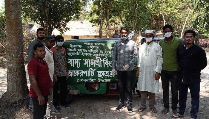 জাকের পার্টি ছাত্রফ্রন্টের জরুরী খাদ্য সামগ্রী বিতরণ
