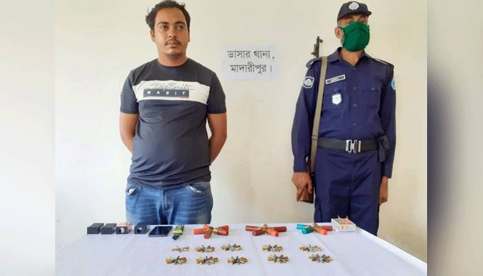 কালকিনিতে ১১০ রাউন্ড গুলিসহ আ.লীগ নেতার ছেলে আটক
