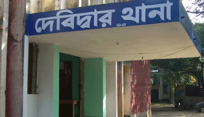 মেয়ের সামনে বাবাকে পেটানো সেই ইউপি চেয়ারম্যানের বিরুদ্ধে মামলা