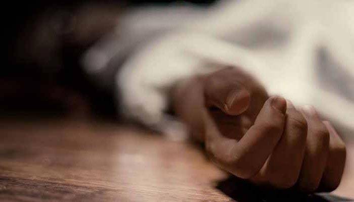 নোয়াখালীতে সড়কের পাশে যুবকের লাশ