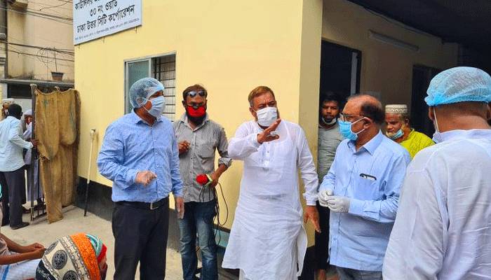 ৮৭৫ পরিবারের মাঝে ত্রাণ পৌঁছে দিল ঢাকা জেলা প্রশাসন