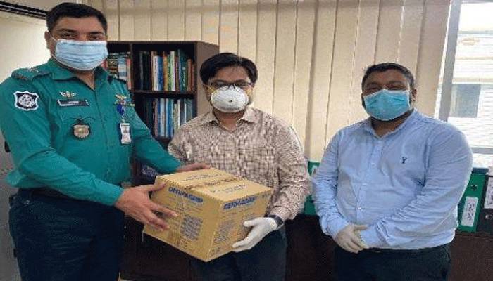 ডিএমপিকে সুরক্ষা সামগ্রী দিলো `লিজেন্ড বাংলাদেশ`