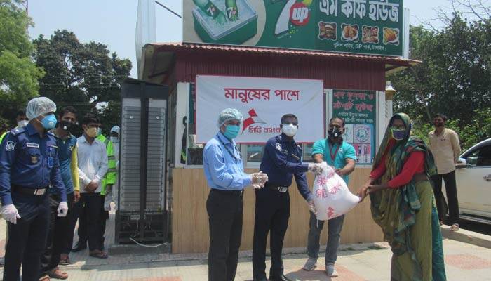 টাঙ্গাইলে সিটি ব্যাংকের উদ্যোগে খাদ্য সামগ্রী বিতরণ