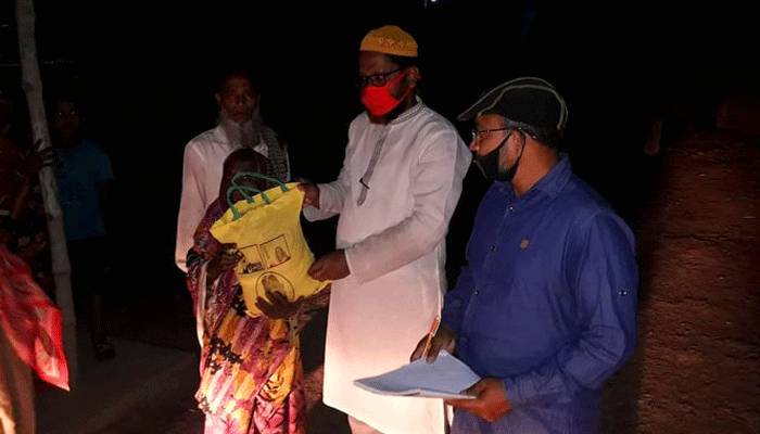 ফারুক চৌধুরীর হটলাইনে এসএমএস দিলেই বাড়িতে পৌঁছে যাচ্ছে খাবার