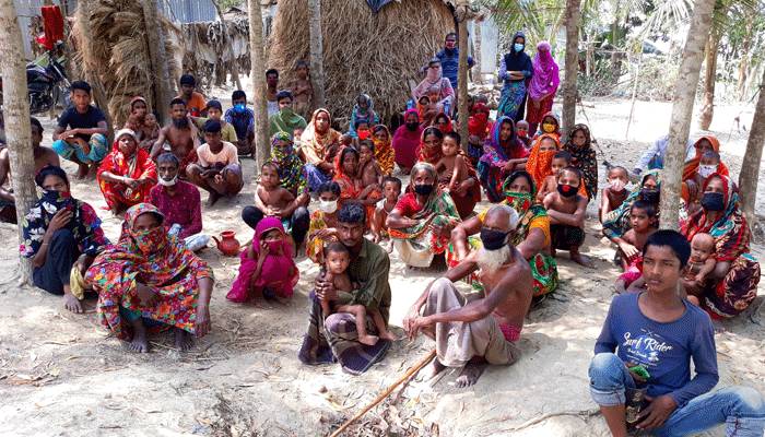 ফুলবাড়িয়া গুচ্ছগ্রামের ৬০০ মানুষের দিন কাটছে অনাহারে