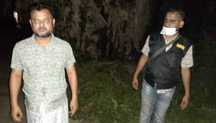 গোপালগঞ্জে ৭ বস্তা চালসহ সাবেক ইউপি মেম্বার আটক