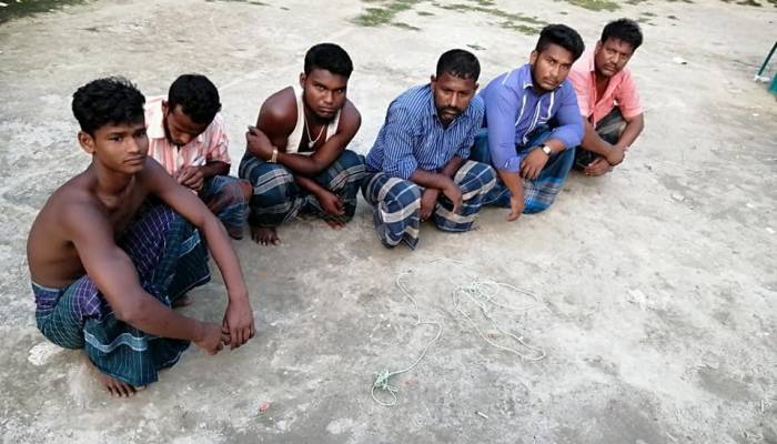 নিষিদ্ধ সময়ে মাছ শিকারের দায়ে ছয় জেলের দণ্ড