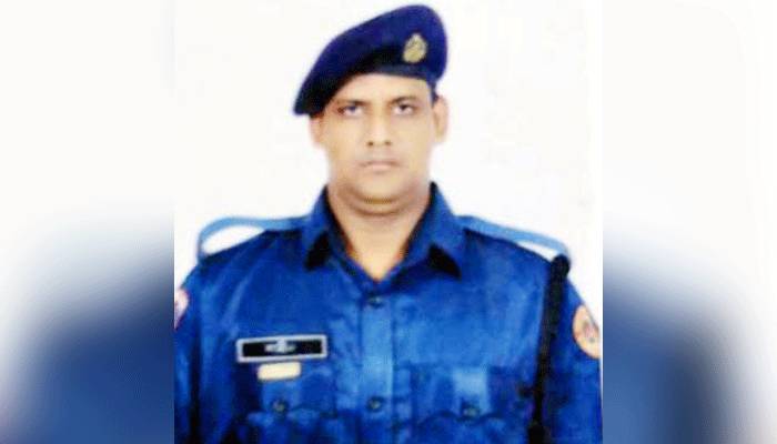 ইয়াবাসহ কুমিল্লা কারাগারের সহকারী প্রধান কারারক্ষী আটক