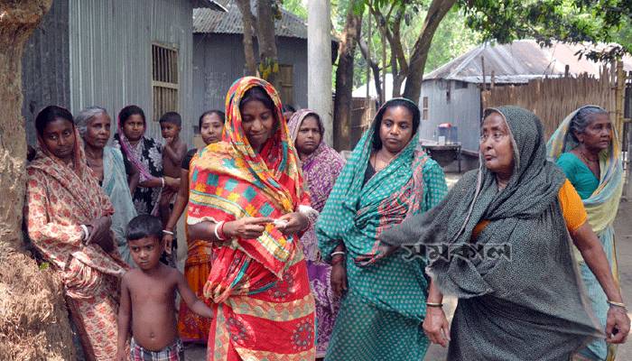 খোকসার প্রায় ২০০ আদিবাসী পরিবারে ত্রাণ পৌঁছায়নি