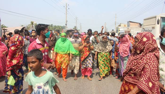 খুলনায় ত্রাণের দাবিতে বিক্ষোভ