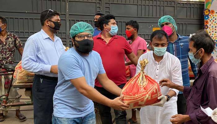 লালমাটিয়ায় ৩০০ পরিবারকে খাদ্য সহায়তা