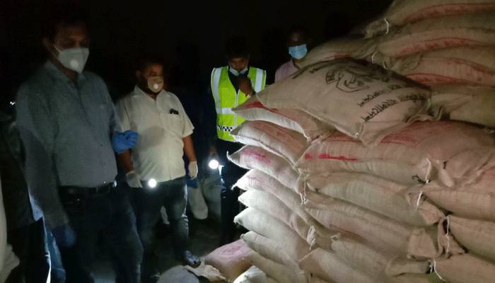 লালমনিরহাটে খাদ্য অধিদপ্তরের সিল দেওয়া ১২০ বস্তা চাল উদ্ধার