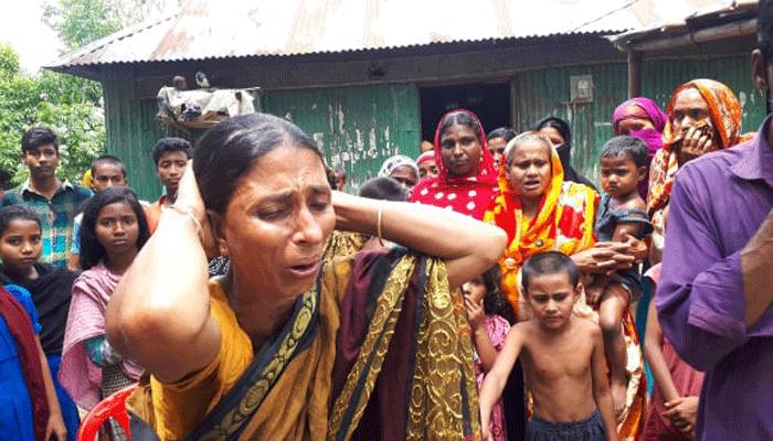 ডিভোর্স দেওয়ায় স্ত্রীকে ছুরিকাঘাতে হত্যা করে পালাল স্বামী