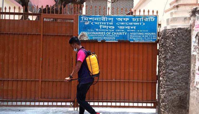 খাবার পেল নেত্রকোনার ৭৫ পরিবার, জীবাণুমুক্ত ঢাকা-চট্টগ্রামের ১৯ এলাকা