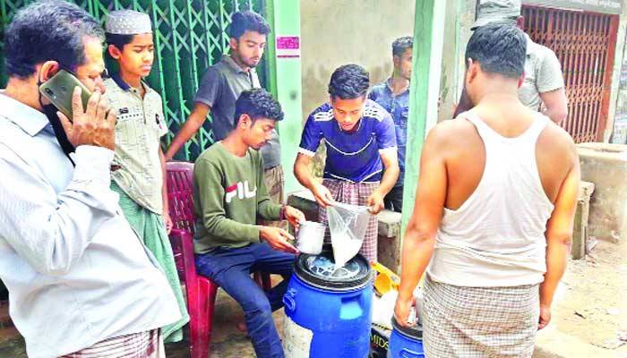 ২০ টাকাতেও দুধ বিক্রি হচ্ছে না