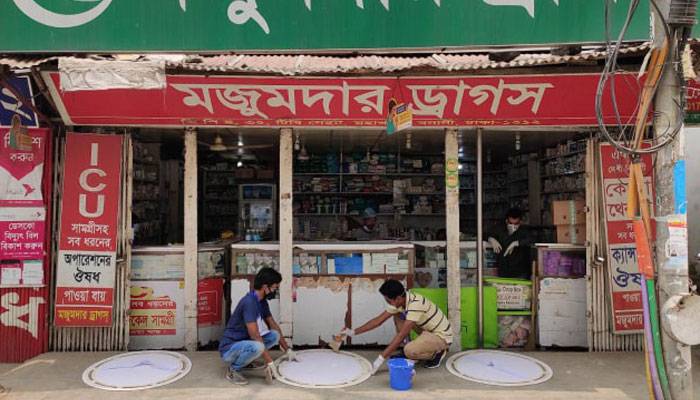 খাবার পেল ১০০ পরিবার, জীবাণুমুক্ত ১৩ স্থান