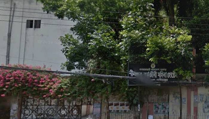 দীর্ঘ ছুটিতে বিপাকে হোস্টেলে থাকা নারীরা