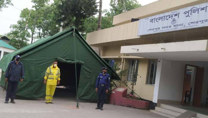 করোনা দূরে ঠেলতে পুুলিশের ‘আপৎকালীন তাবু’
