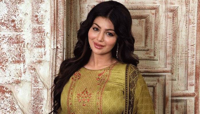 শাহরুখের পর এবার আয়েশাও ছেড়ে দিলেন হোটেল