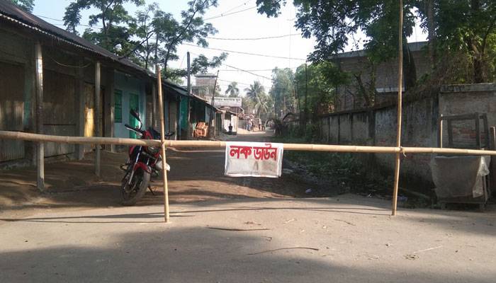 তরুণরাই ‘লকডাউন’করে দিল সাহাপাড়া