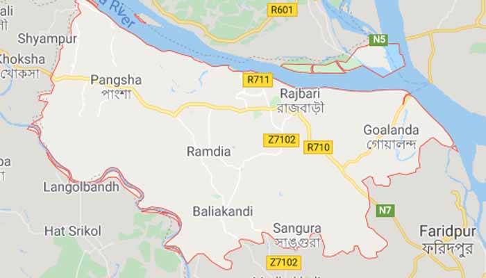 রাজবাড়ীতে গাঁজা ও ফেনসিডিলসহ গ্রেপ্তার ২