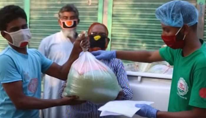 হটলাইনে ফোন করলে ঘরে পৌঁছে যাচ্ছে খাবার