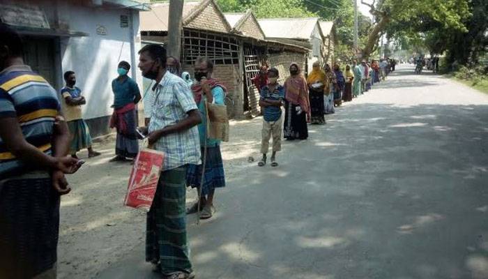 শৈলকুপায় গরীবের ১০ টাকা কেজির চাল নিচ্ছেন মধ্যবিত্তরা