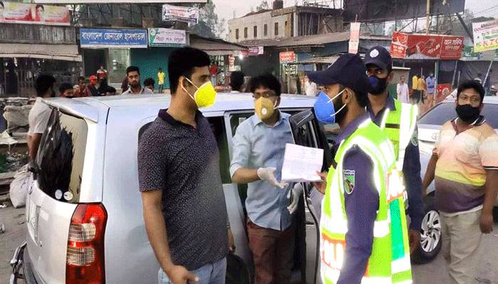 বঙ্গবন্ধু সেতুর পশ্চিম পাড়ে যানবাহন নিয়ন্ত্রণে পুলিশের কঠোর অবস্থান