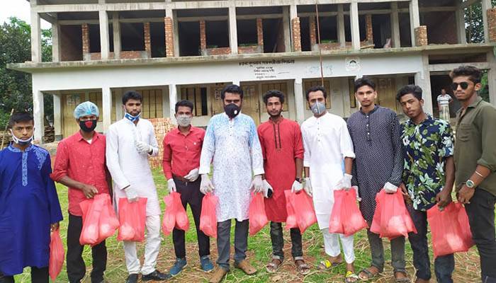 ইফতার বিতরণের মাধ্যমে ‘অগ্রগামী স্বেচ্ছাসেবী’ সংগঠনের আত্মপ্রকাশ