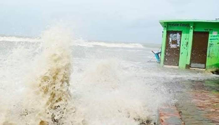 আম্পান এখন ঝিনাইদহে, এগোচ্ছে ১৮০ কিমি বেগে