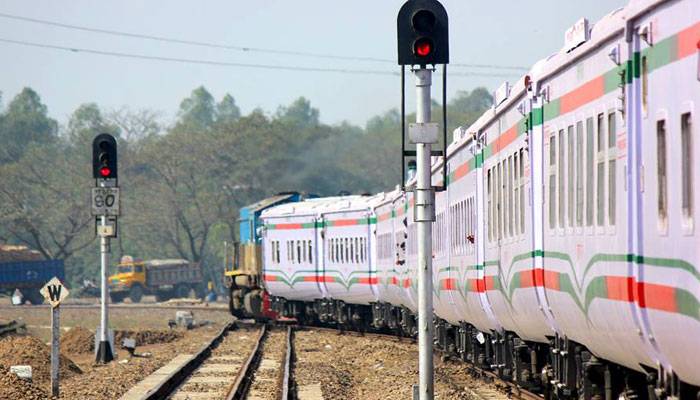 দুই মাস পর চলল আন্তঃনগর লালমনি এক্সপ্রেস