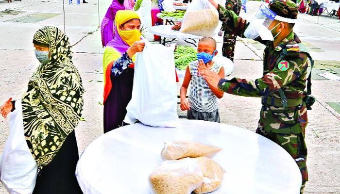 চট্টগ্রামে সেনাবাহিনীর ১ মিনিটের বাজার
